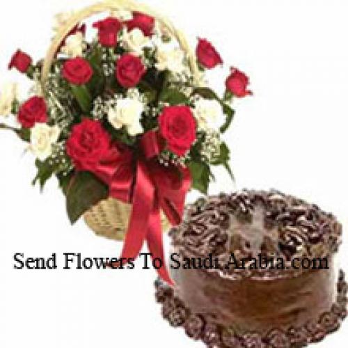 24 Rosas Mistas com 1 Kg de Bolo de Chocolate